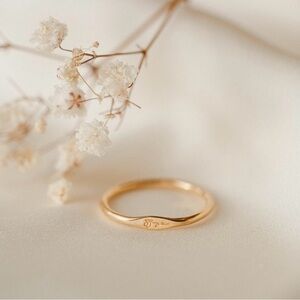 Dainty floral signet ring by GLDN, size 7